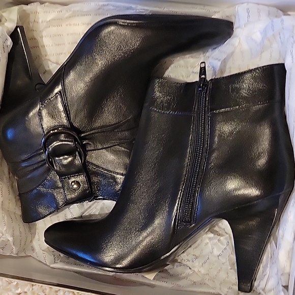 Marc Fisher Black Leather Bootie Size 7.5 - Picture 5 of 6
